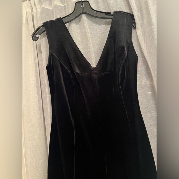 Norma Kamali Grace Fishtail gown in black - Picture 5 of 6